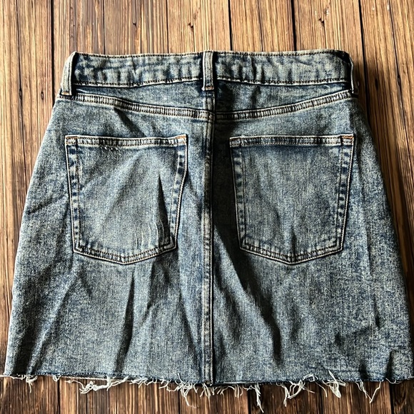 Wild Fable Denim Frayed Raw Hem Mini Skirt 8 - Picture 2 of 2